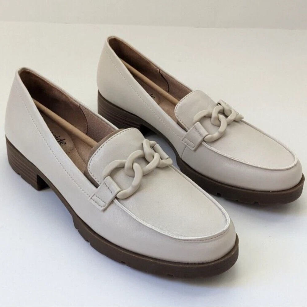 Life Stride Cream Loafers with Chain Accent Size 8.5M
